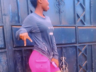 I'm 21, I Live In Nairobi! I Am A Brunette