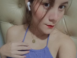 I'm 24 Years Old And A Cam Easy Bimbo Is What I Am! I Am A Blonde