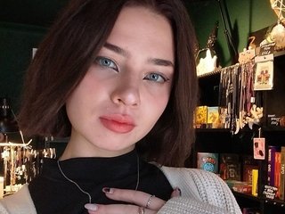 I'm A Camwhoring Beautiful Girl! I'm 18