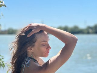 I Am A Blonde, I'm 29 And At BongaCams People Call Me She-luna