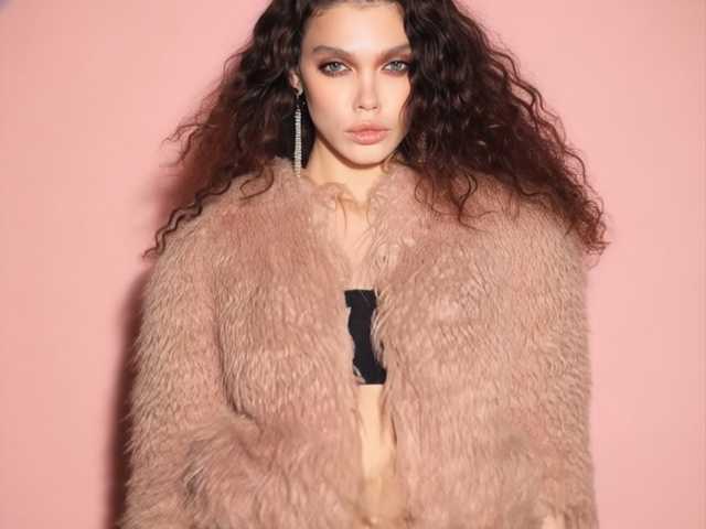 GlamModelHoney