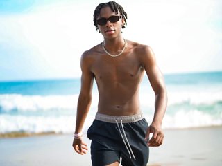 I'm 19! My BongaCams Model Name Is Leomalonee