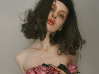 My Age Is 21 Years Old, People Call Me FlowerOfSin
