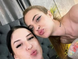 EveAndSophieLive Webcam
