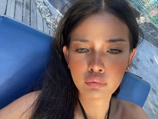 I'm 18 Years Of Age And I'm A Live Webcam Horny Lady! I Am Named GaylaDress