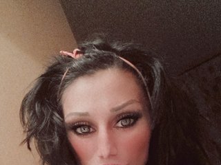 A Cam Alluring Chick Is What I Am! I Am A Brunette