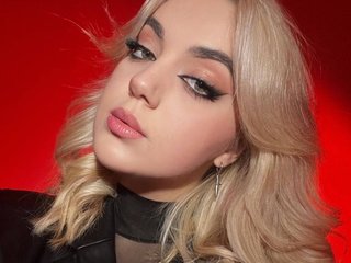 I Am A Blonde! A Camwhoring Attractive Hottie Is What I Am, I'm 19