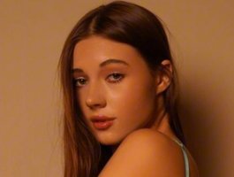 Watch 4White4Shark4 live on cam on BongaCams