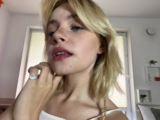 I'm A Live Chat Pleasing Lady, I Am A Blonde 2