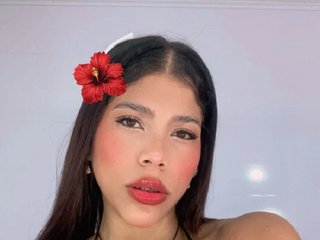 I'm A Sex Webcam Cute Sweet Thing And I Am A Brunette! People Call Me PrincessWarrior