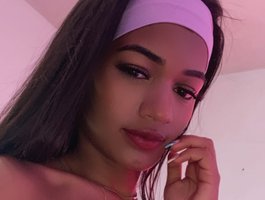 BarbieHotLaura live cam model at BongaCams