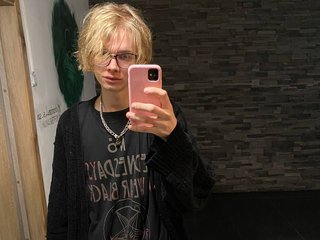 I Am A Blonde, At BongaCams People Call Me Sweetdaddy699