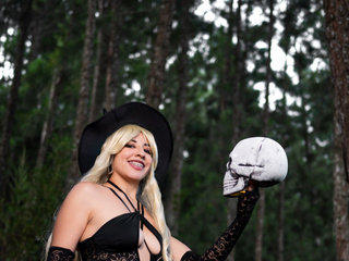 I will enchant you with my beauty