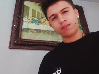 I Am A Brunette! At BongaCams I'm Named Xmaxwolf420 And I Come From Rionegro