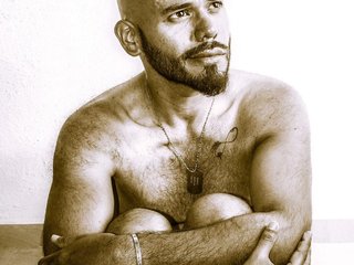 People Call Me CharlesAnthonyC, I Am A Brunette! I Live In Guadalajara