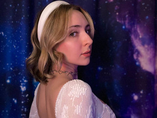 Мисс Акиаме)