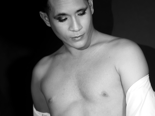 🌹 Under the silk… a volcano burns.