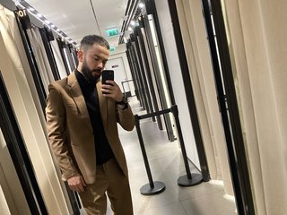 I Am A Brunette And I'm 26 And My Model Name Is Lyukeng