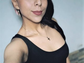 I'm A Live Chat Attractive Hottie And I Am A Brunette! I Come From Medellin