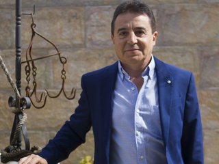 I Am From Badajoz! 54 Is My Age