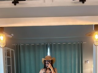 I Am A Brunette And At BongaCams People Call Me SuzyAss
