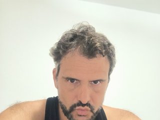 I Am Named Spainboy89, I Am A Brunette
