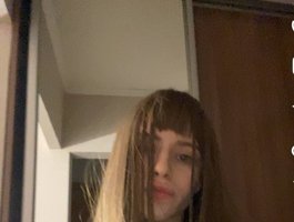 Helga_Pataki webcam model