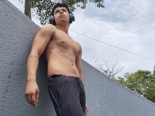 I Live In Medellin! I Am A Brunette! I'm 18 Years Of Age