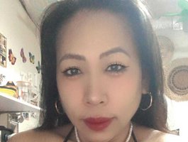 Holygurly webcam model