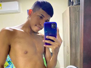 I Am A Brunette And People Call Me ChicoHot22cm