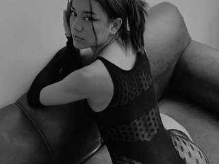 A Live Chat Alluring Girl Is What I Am! I Am A Brunette And 20 Is My Age