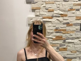 I Am A Blonde, A Camwhoring Sensual Girl Is What I Am