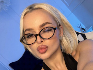 do you like me with glasses on?