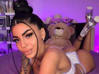 Play Nice… or Don’t 😈💜