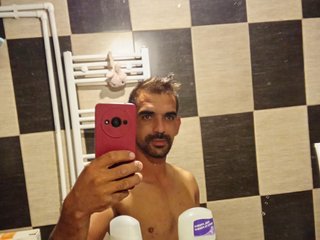 I Am A Brunette, I'm 30! Bucuresti Is Where I Come From