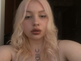 lirikaaa live cam model at BongaCams