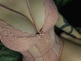 BiteMyNecks webcam