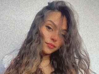 People Call Me Samynightt And I Am A Brunette