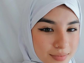 I'm 22 Years Old, A Camming Luscious Honey Is What I Am