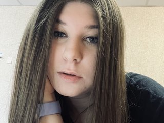 I Am A Brunette And My Name Is Lissa-Allie