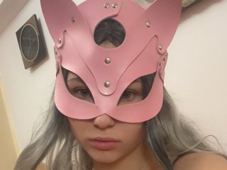 A Camwhoring Lovely Bimbo Is What I Am! I'm 21 Yrs Old