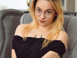 I'm A Camming Alluring Sweet Thing, I'm 21