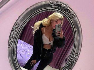 My BongaCams Model Name Is Lolalipsxxx! I'm A Live Cam Pretty Bimbo! I Am A Brunette