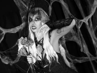 🕯️ I’m your forbidden bride tonight