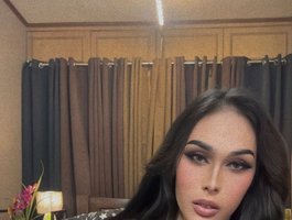 TheHugeCockBella