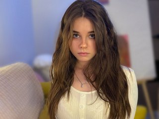 I'm 18 Yrs Old And My Model Name Is MissSpider And I'm A Cam Delicious Woman