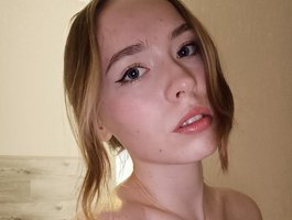 CallMeAri profile