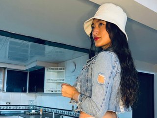 I'm A Camming Horny Hottie, I'm 27 Yrs Old! My Name Is SueChase