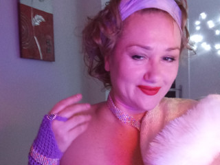 Hello, Dears! Yessss. I am happy to pose for