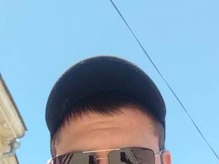 My Name Is Bolshoi22, I Am A Brunette
